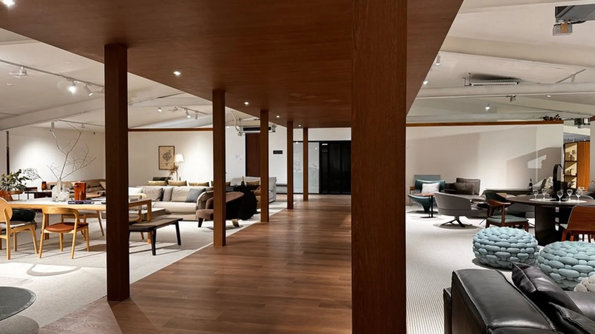 實體展間—質感家具與空間比例體驗