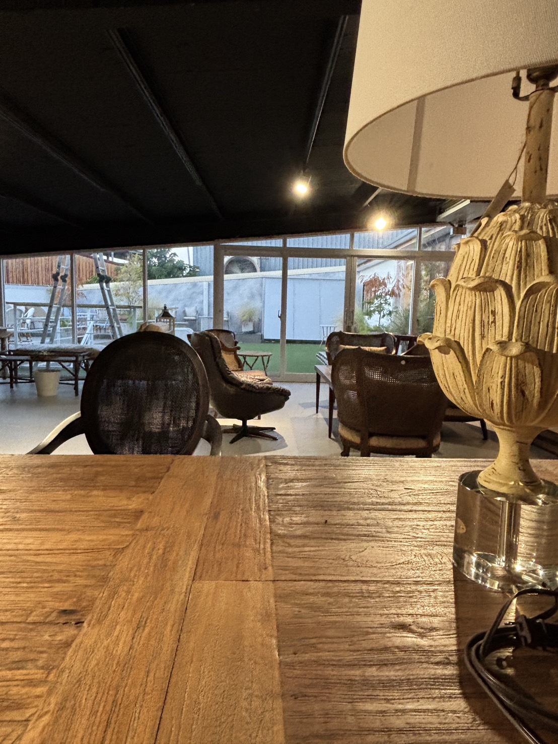 悍家居代理的 PORCH VIEW HOME 家具,以天然材質輕鬆打造南法鄉村風的慵懶氛圍。